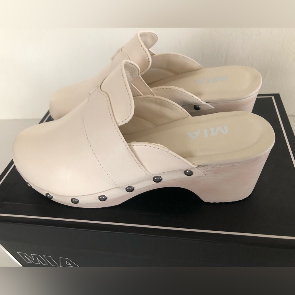 Womens MIA Slip On Clogs Size 8 M Lightweight Bone Color Faux Wood Sole New